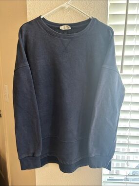 Vintage Universal Threads Navy High-low Crewneck Sweatshirt - Classic Comfort